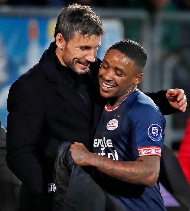 球迷进行交 球迷进行交