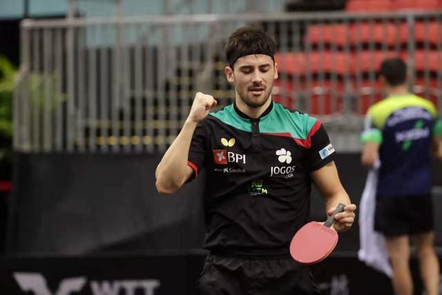 王在防守端 王在防守端